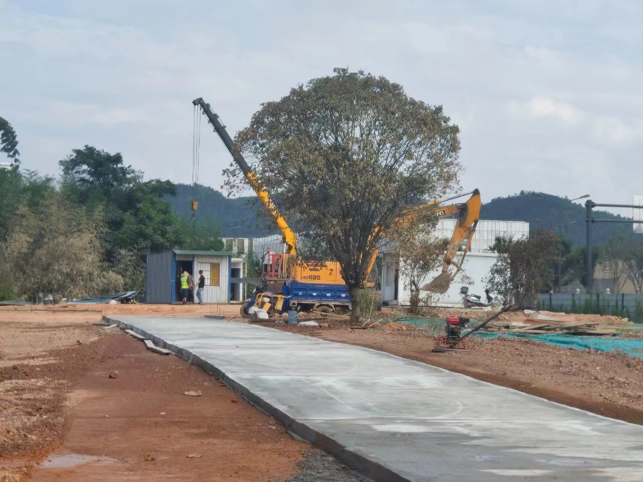 雷锋街道 集中扫尾清障 护航项目落地推进 道路货物运输畅通提速